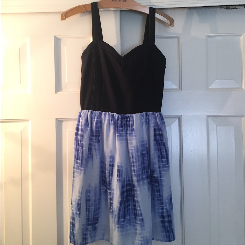 Sleeveless blue tie dye dress